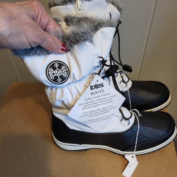 NEW Women's Totes April Water & Snow Resistant Boots size 6 - Picture 10 of 16